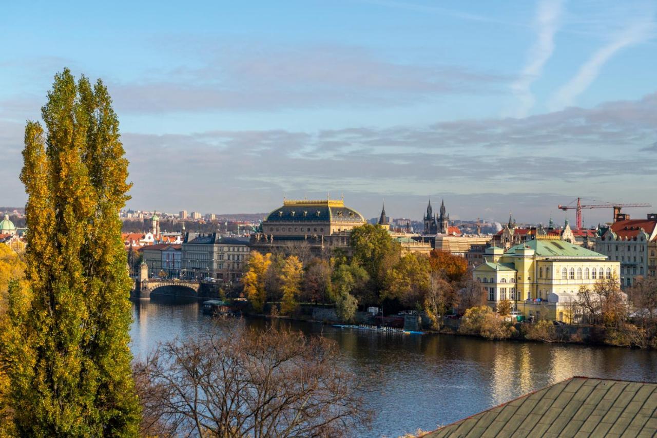 Janackovo Nabrezi 19 - Riverside Residence Praag Buitenkant foto